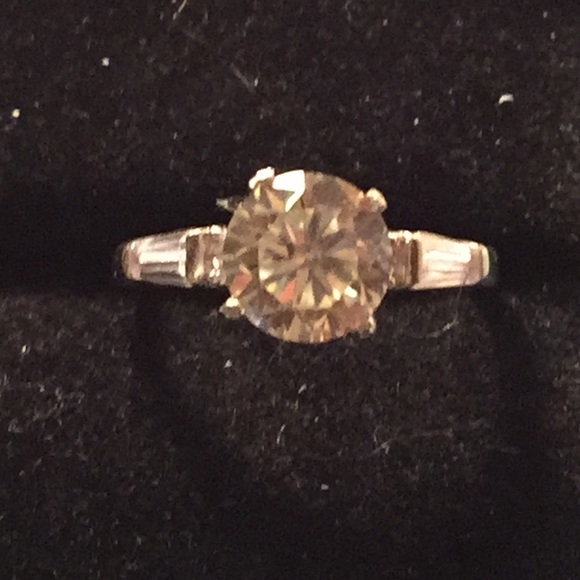 2.50 Ct colorless Mojssanite engagement ring - Picture 5 of 7